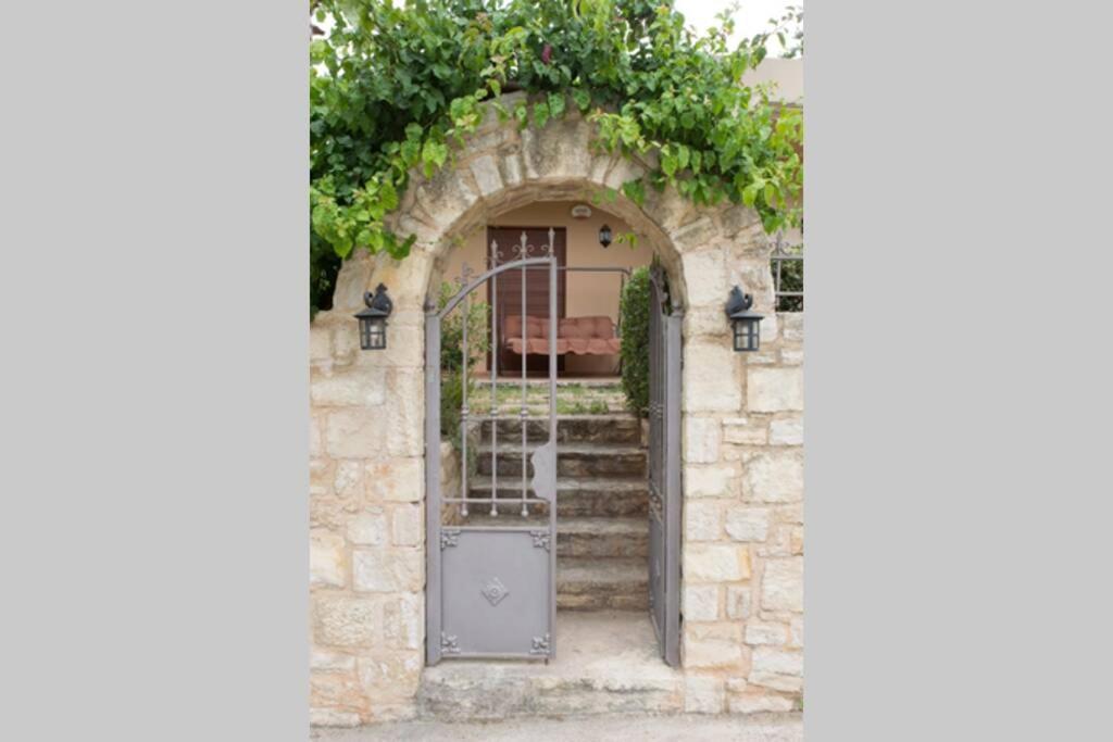 Heraklion Comfy House With Mountain View Εξωτερικό φωτογραφία